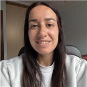 Profesora titulada en Infantil, pero con experiencia dando clases particulares a niños y niñas de primaria.